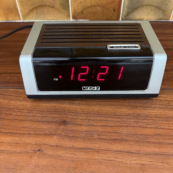 Vintage Cosmo LED Digital Alarm Clock Model E-701 - Picture 2 of 11